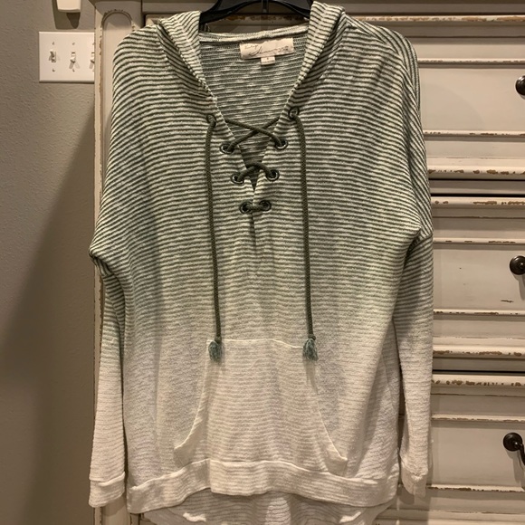 olive green and white top - Picture 2 of 3